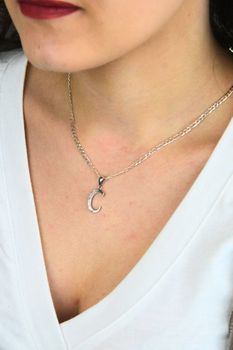 Srebrna zawieszka literka C z grawerowaniem 925  Biżuteria z inicjałem (3).jpg